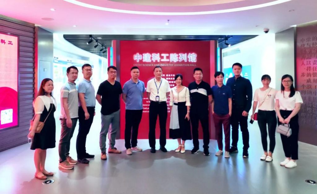 廣東工業設計城領導、深圳中國鋼結構博物館館長、巖星領導合照