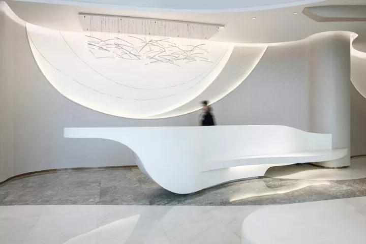 一個讓你仿若穿越時空的科技展廳,展示未來生活形態插圖 一個讓你仿若穿越時空的科技展廳,展示未來生活形態插圖