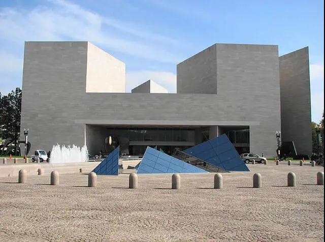 博物館設(shè)計(jì)-交互式多媒體設(shè)備在博物館設(shè)計(jì)中的應(yīng)用插圖